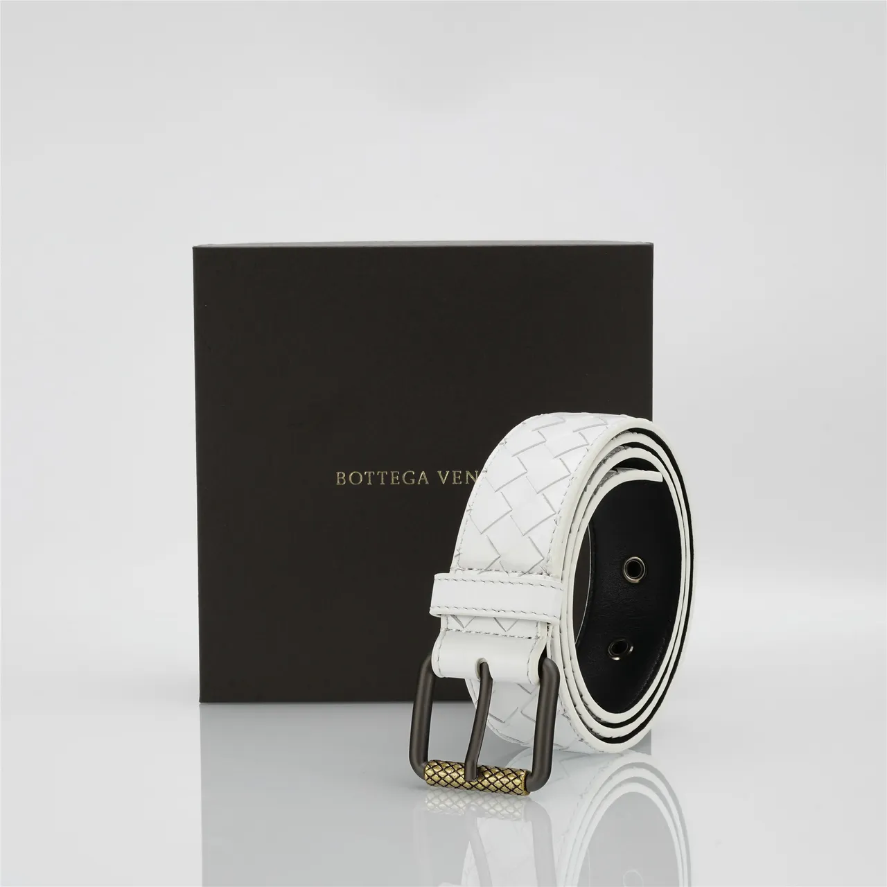Bottega Veneta Cassette Intrecciato Cinto de couro branco 6
