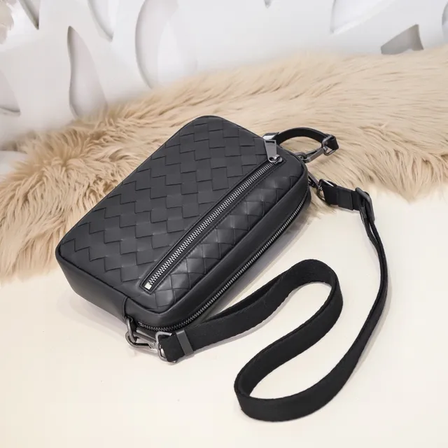 Bottega Veneta The Pouch Noir Intrecciato Cuir Tissé Sac Messager 3