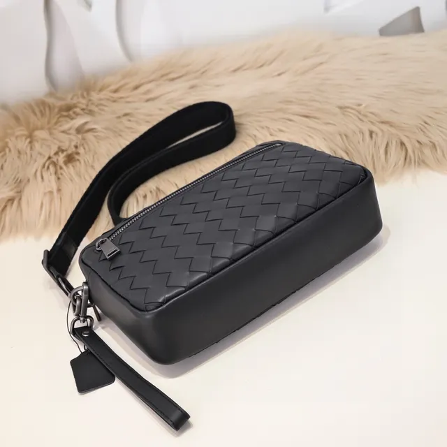 Bottega Veneta The Pouch Noir Intrecciato Cuir Tissé Sac Messager 5