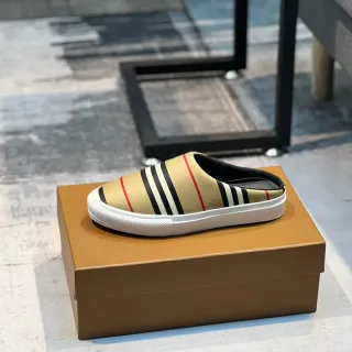 Burberry বেইজ কালো ধারি ক্যানভাস উপর ব্যাকলেস মুল সিলহুয়েট ক্যাজুয়াল জুতা