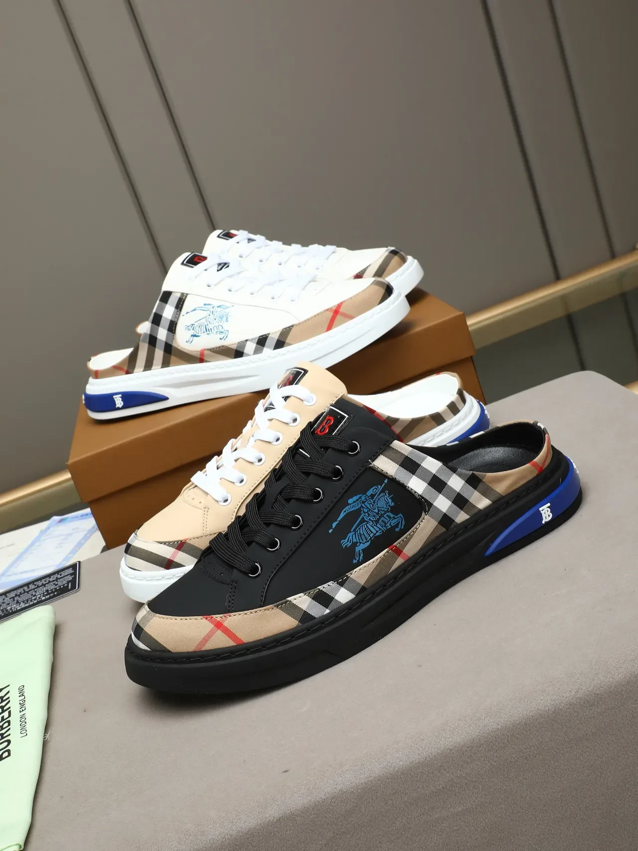 Burberry Chaussures Lifestyle Beige Bleu Motif Carreaux Style Mule Slip-On Hybride 2