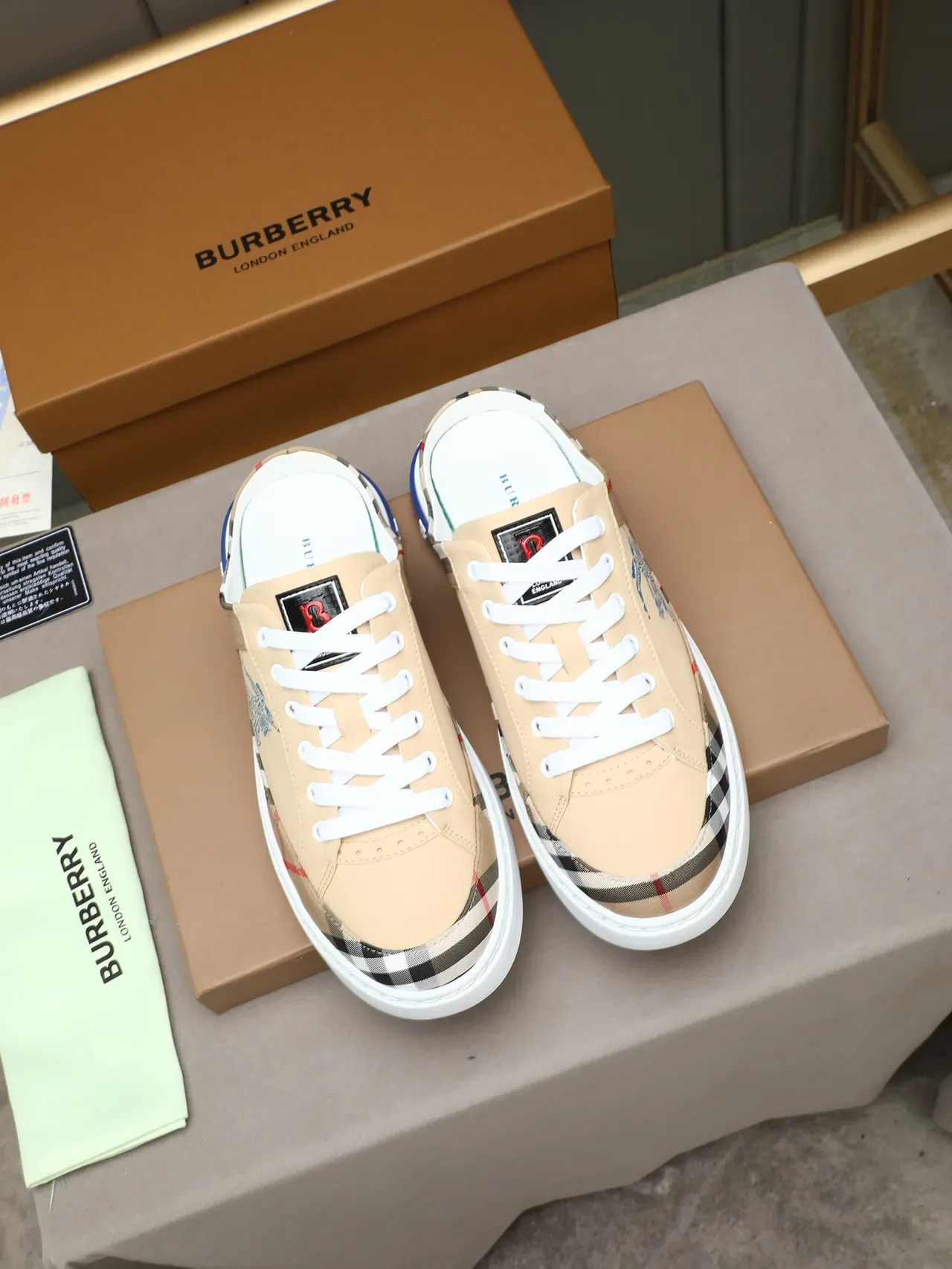 Burberry Chaussures Lifestyle Beige Bleu Motif Carreaux Style Mule Slip-On Hybride 3