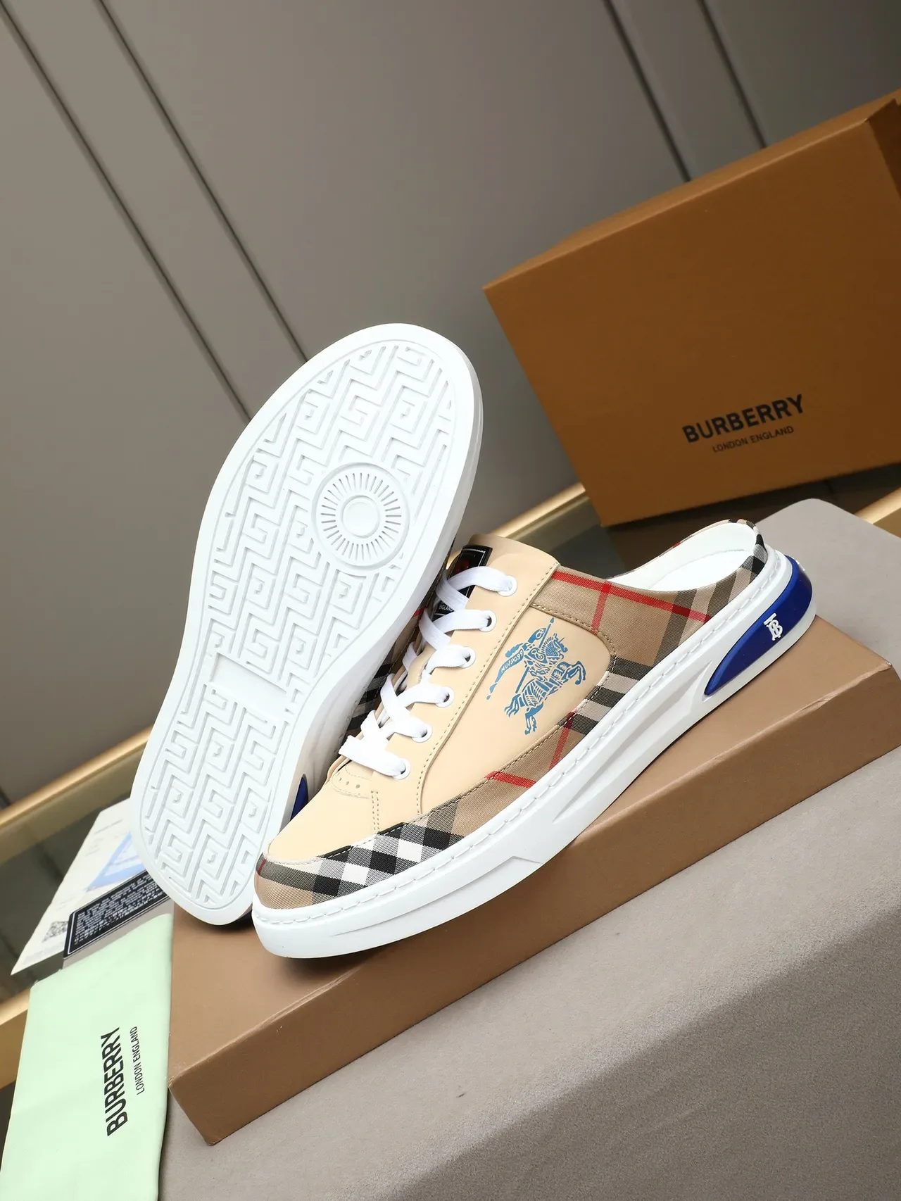 Burberry Chaussures Lifestyle Beige Bleu Motif Carreaux Style Mule Slip-On Hybride 4