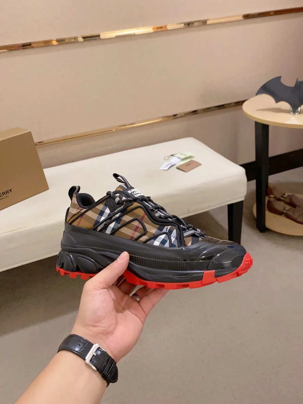 Burberry Chaussures de sport noires multicolores semelle sculptée midsole brillante semelle chunky 5