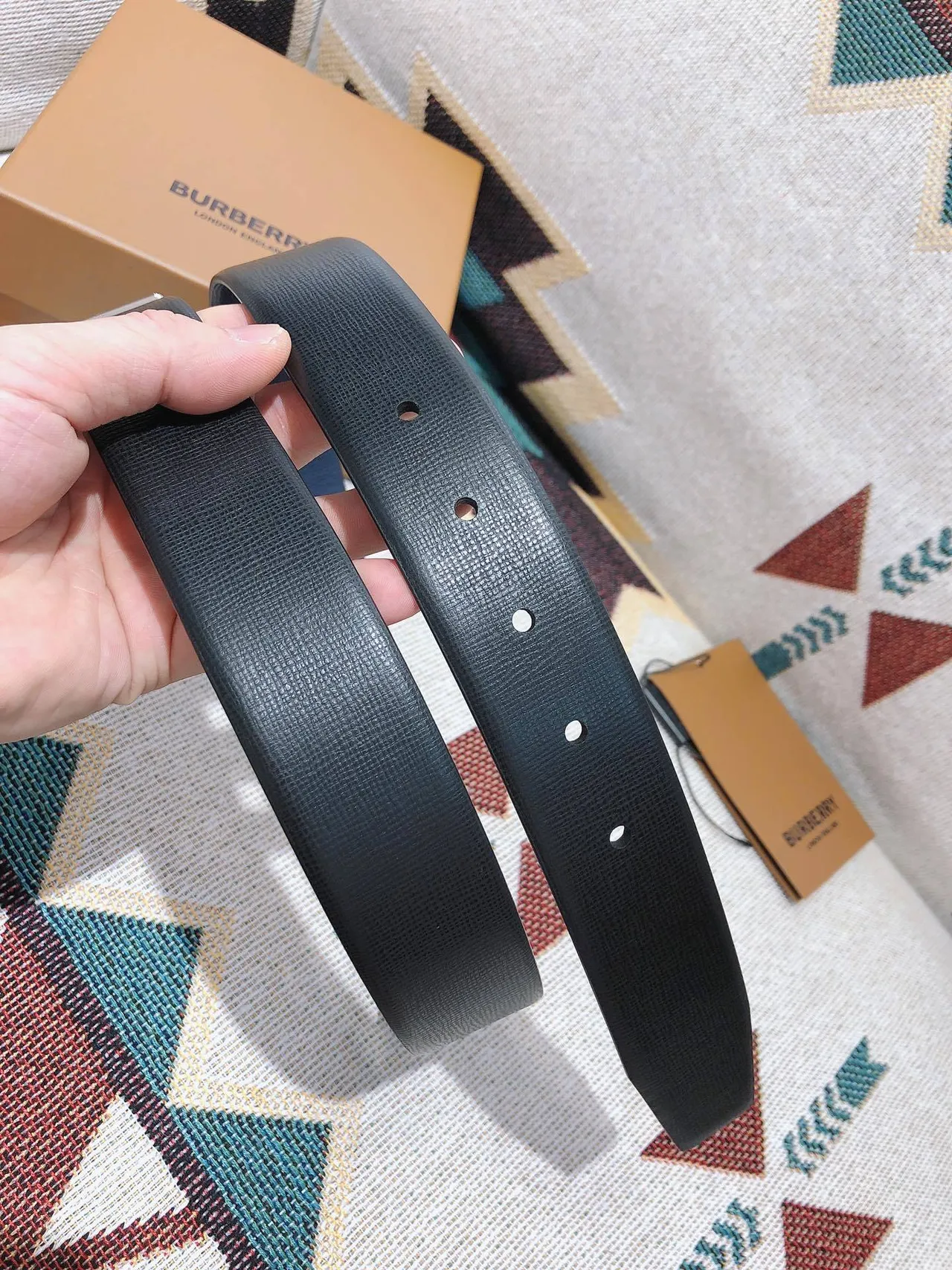 Burberry Ceinture en cuir texturé à boucle réversible noire et argent 8