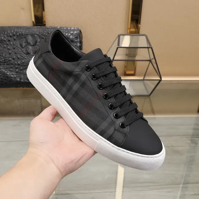 Burberry Noir Blanc House Check Panel Toe Cap Lifestyle Sneakers 3