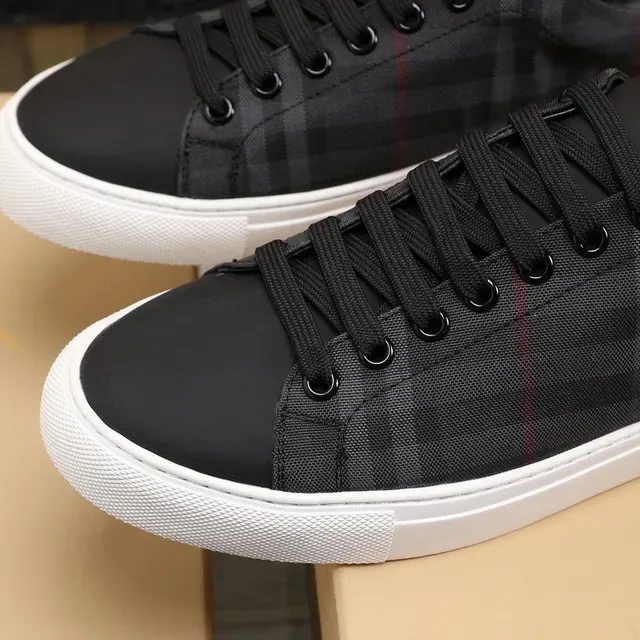 Burberry Noir Blanc House Check Panel Toe Cap Lifestyle Sneakers 4
