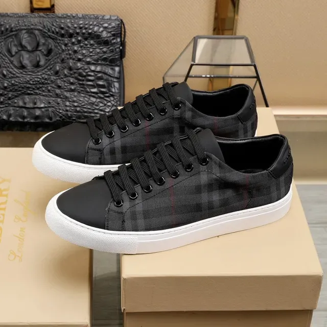 Burberry Noir Blanc House Check Panel Toe Cap Lifestyle Sneakers 8