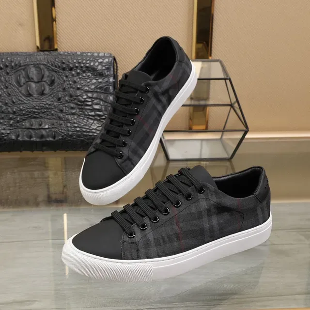 Burberry Noir Blanc House Check Panel Toe Cap Lifestyle Sneakers 9