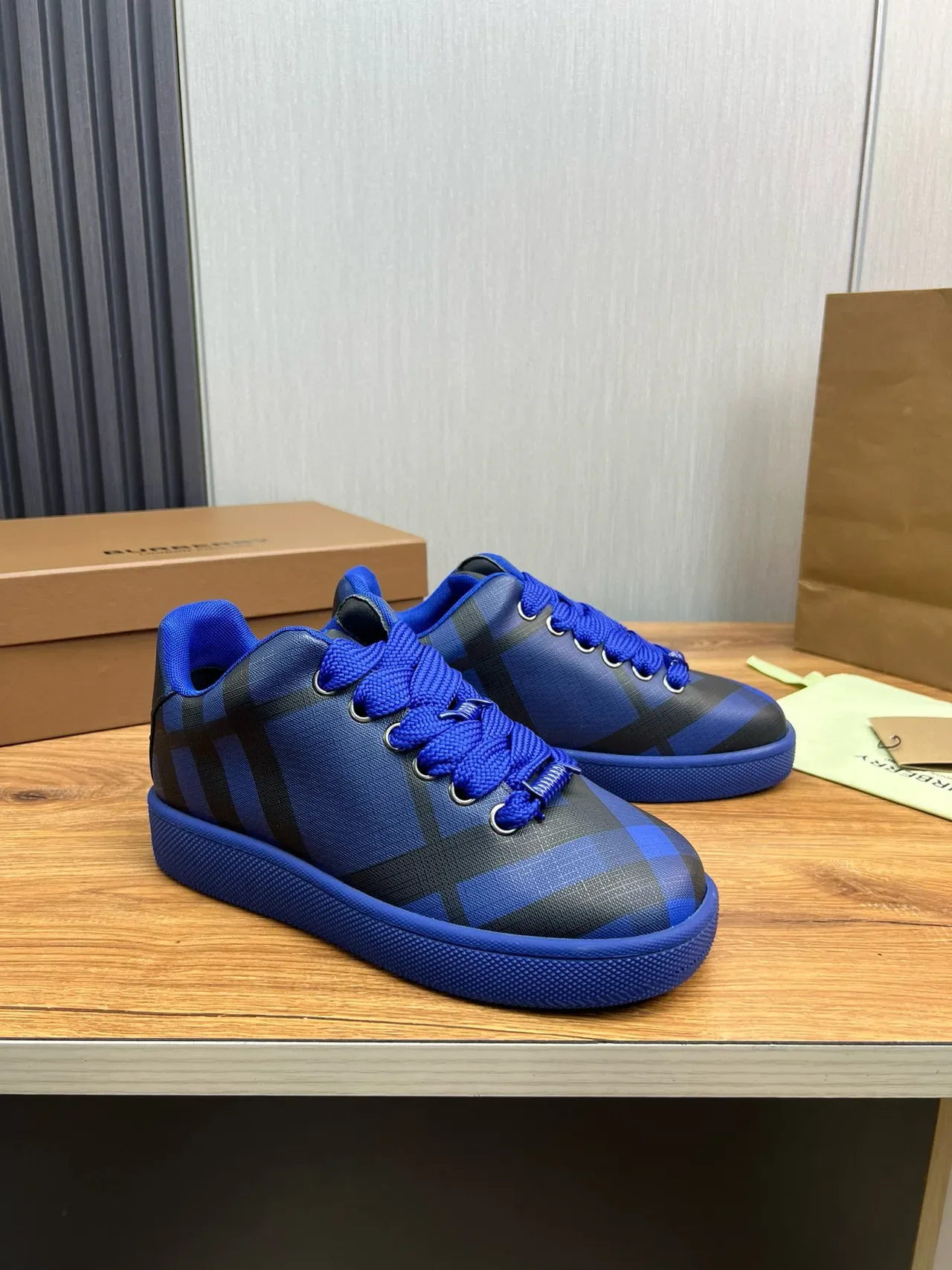 Burberry Bleu Noir imprimé à carreaux Têxtil Supérieur Lacets vibrants et semelle Style de vie sneakers 3