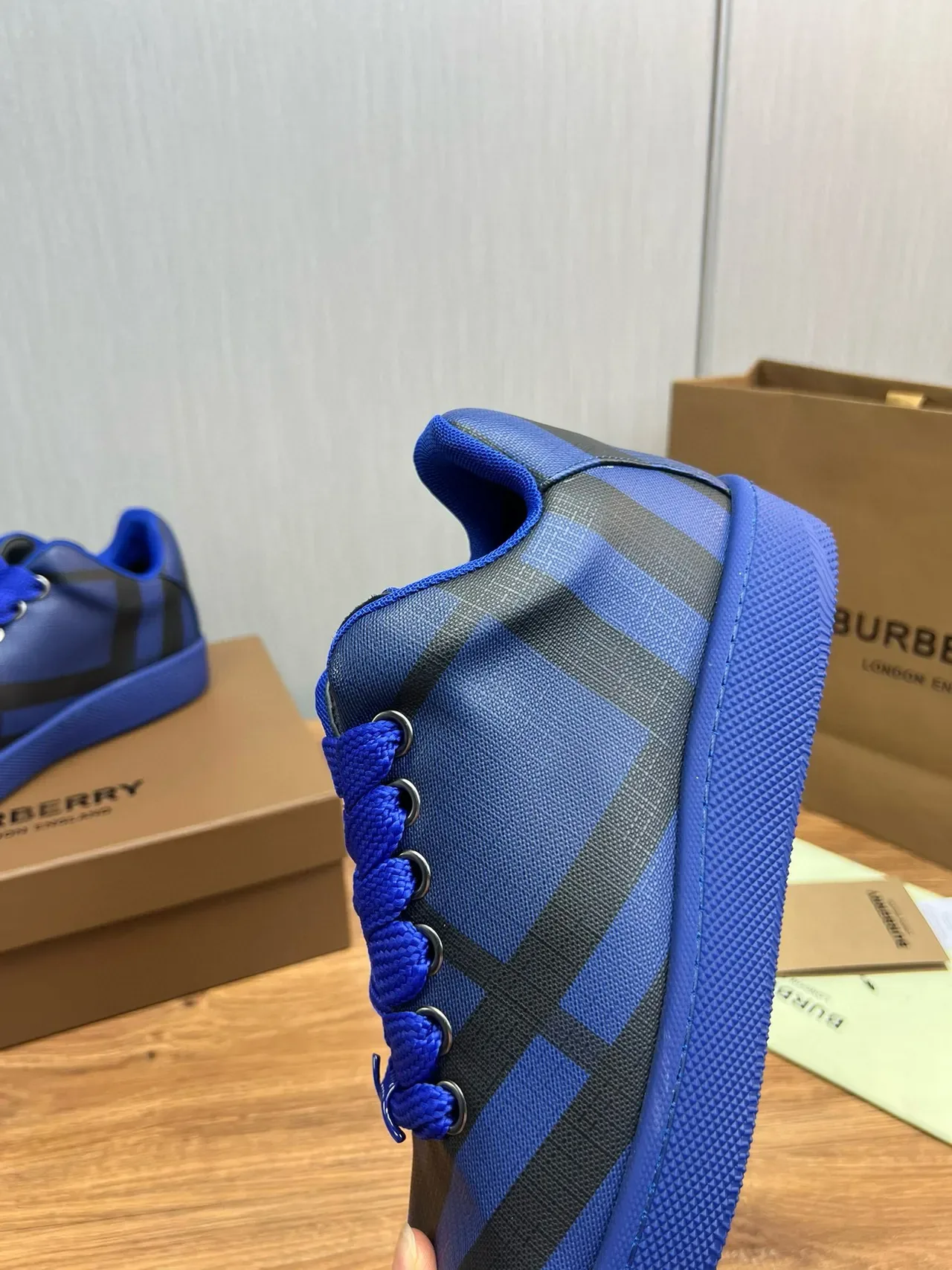 Burberry Bleu Noir imprimé à carreaux Têxtil Supérieur Lacets vibrants et semelle Style de vie sneakers 8