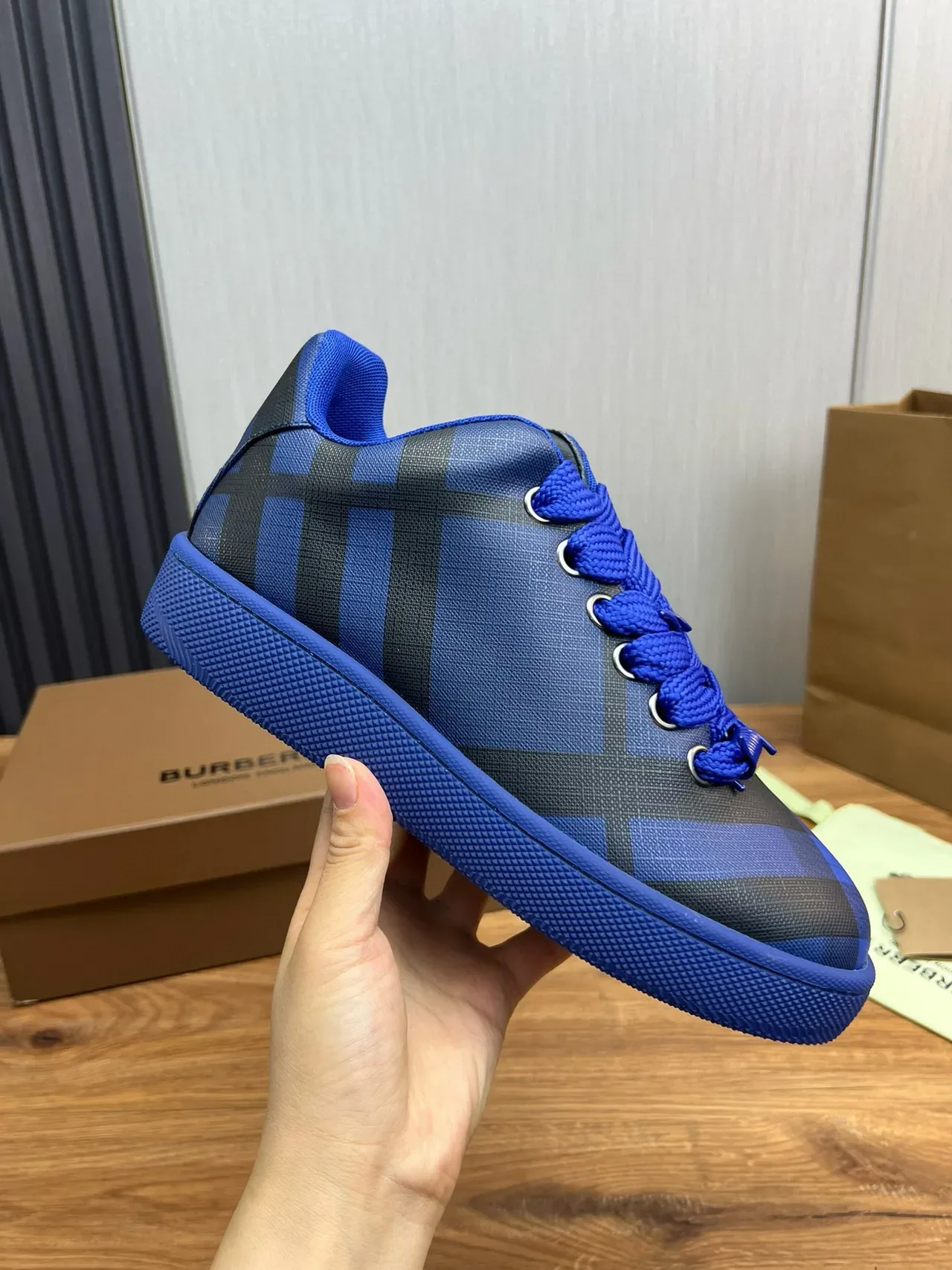 Burberry Bleu Noir imprimé à carreaux Têxtil Supérieur Lacets vibrants et semelle Style de vie sneakers 10