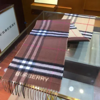 Burberry বাদামী বেইজ ক্লাসিক চেক প্যাটার্ন বোনা টেক্সচার ক্যাশমির স্কার্ফ