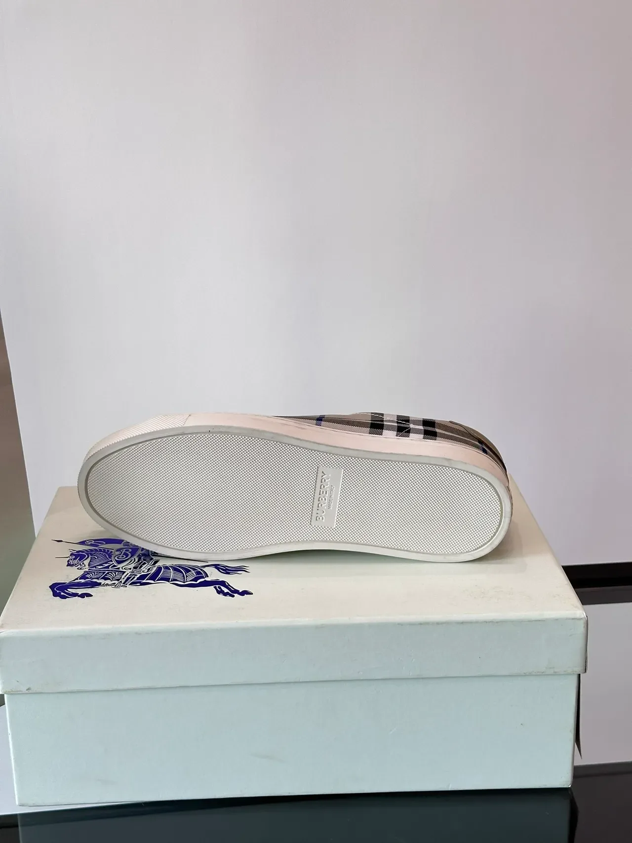 Burberry 米色格纹生活休闲鞋 2