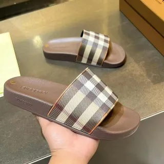 Burberry चेक पैटर्न स्लाइड चप्पल