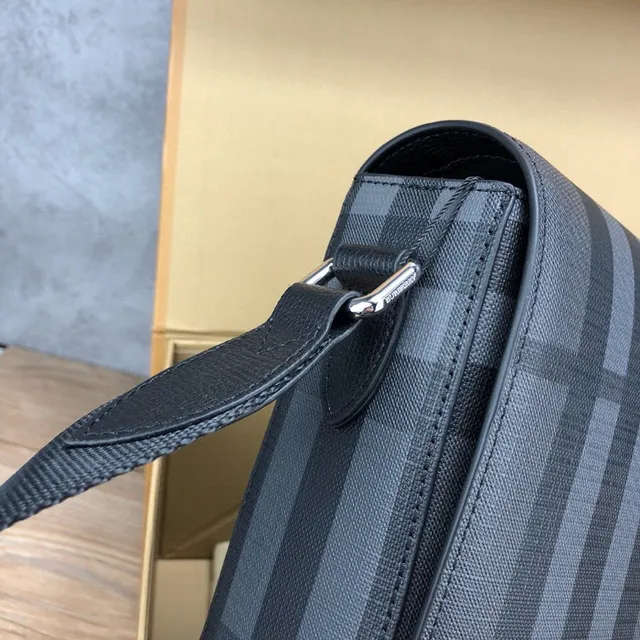 Burberry Check Print Sac messenger à rabat structuré 4