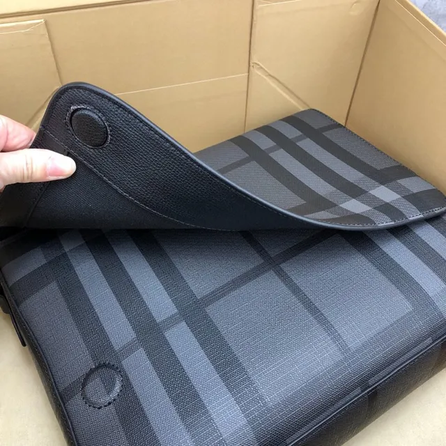 Burberry Check Print Sac messenger à rabat structuré 5