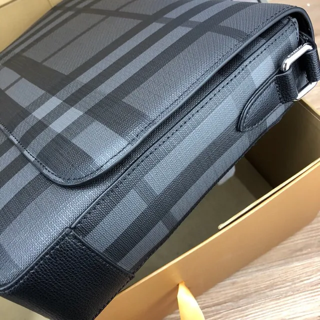Burberry Check Print Sac messenger à rabat structuré 7