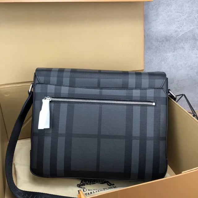 Burberry Check Print Sac messenger à rabat structuré 9