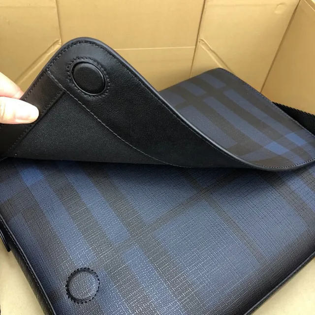 Burberry Check Print Sac messenger à rabat structuré 13