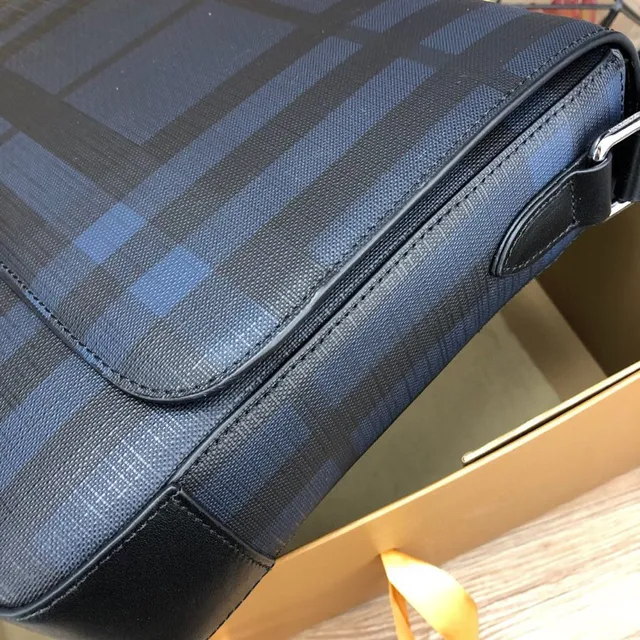 Burberry Check Print Sac messenger à rabat structuré 16