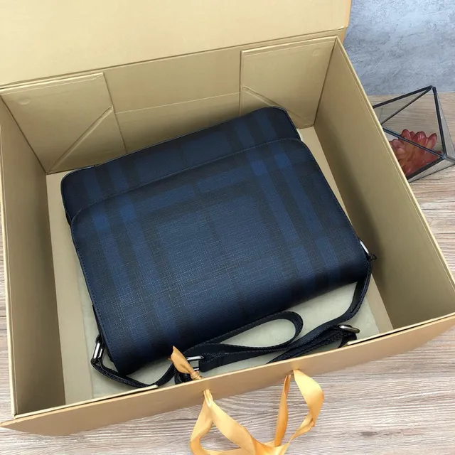 Burberry Check Print Sac messenger à rabat structuré 17