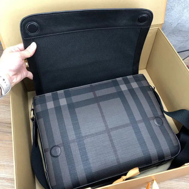 Burberry Check Print Sac messenger à rabat structuré 20