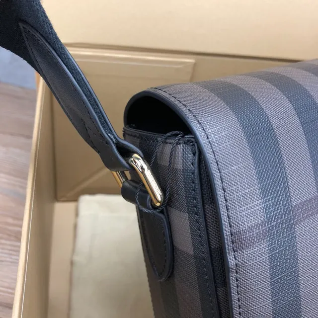 Burberry Check Print Sac messenger à rabat structuré 21