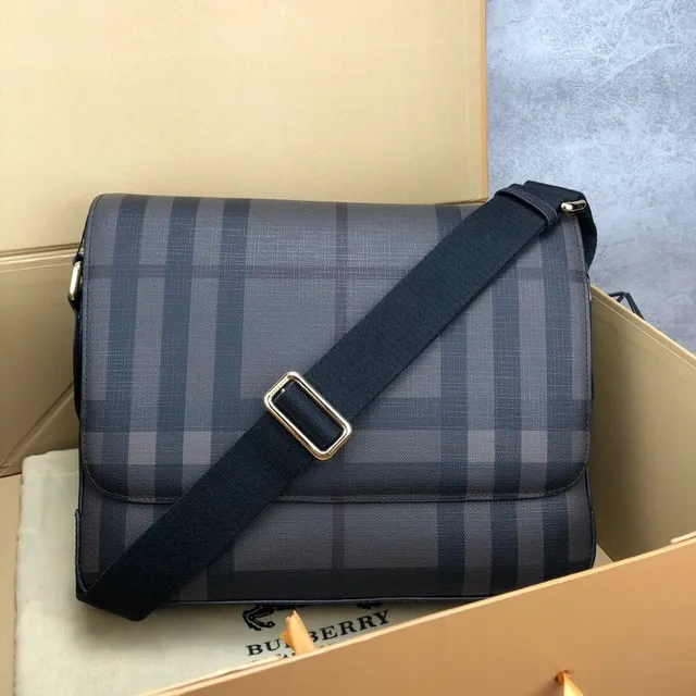 Burberry Check Print Sac messenger à rabat structuré 22