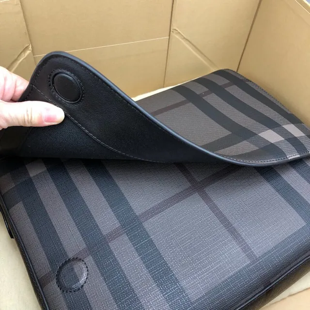 Burberry Check Print Sac messenger à rabat structuré 23