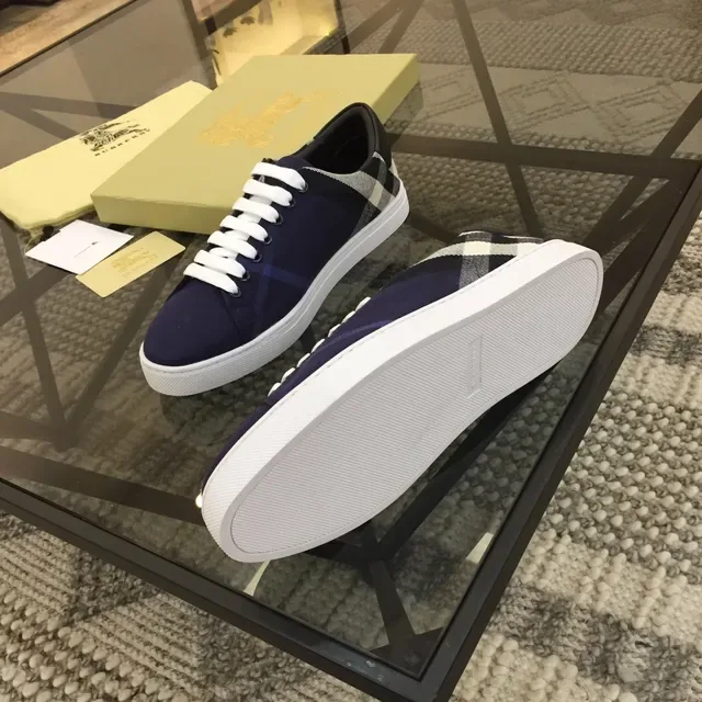 Burberry House Check Sneakers Bleu Marine Blanc Toile Lacets Lifestyle Sneakers 2
