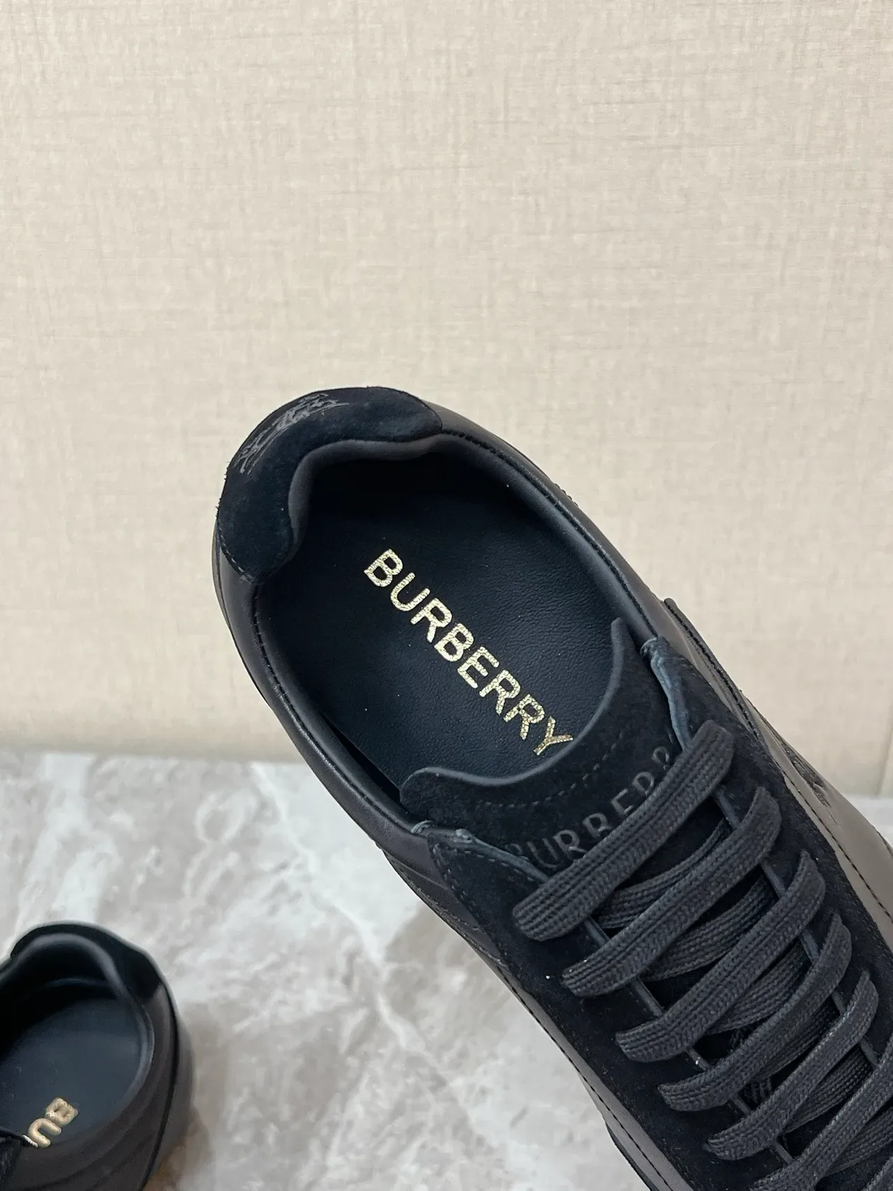 Burberry Knight Sneakers Lifestyle Cuir-Suede Noir 4