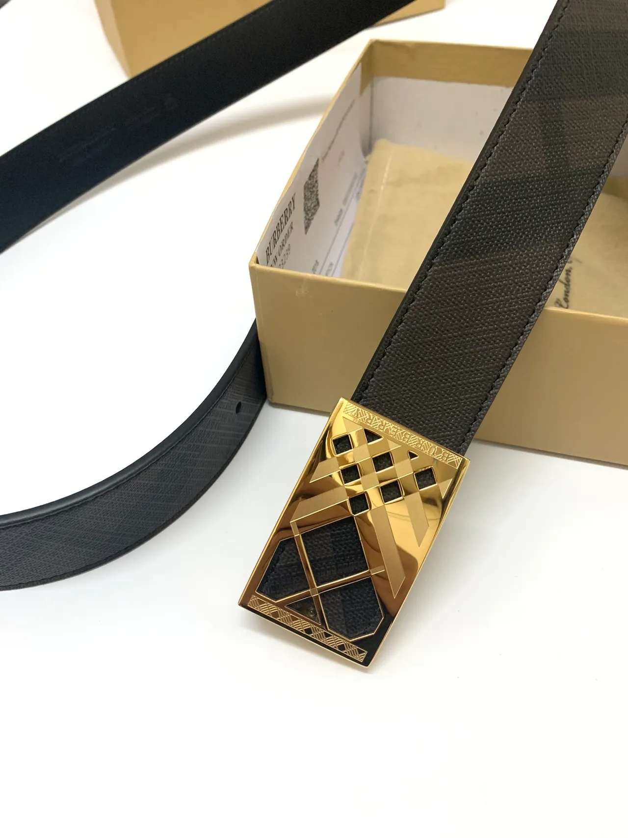 Burberry Knight Check Pattern Black Leather Belt 7