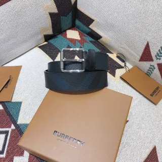Burberry Knight উল্টানো যোগ্য House Check চামড়ার বেল্ট