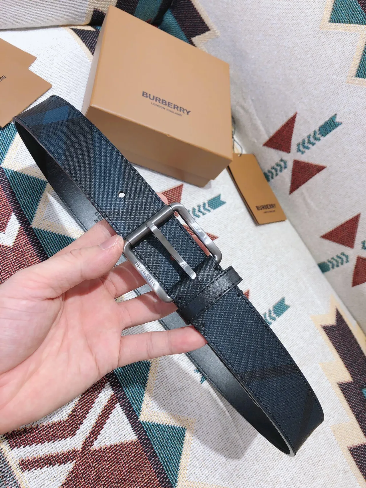 Burberry Knight قابل للعكس House Check حزام جلد 8