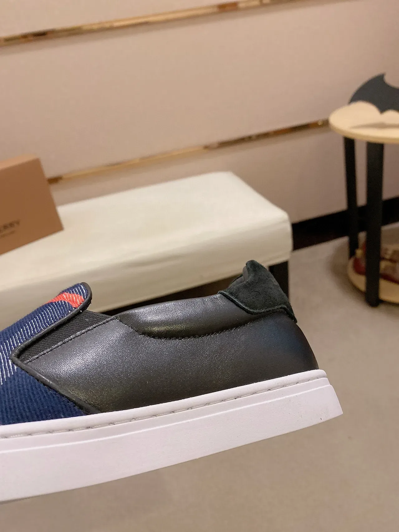 Burberry 海军蓝黑色套脚格纹纺织生活方式运动鞋 2