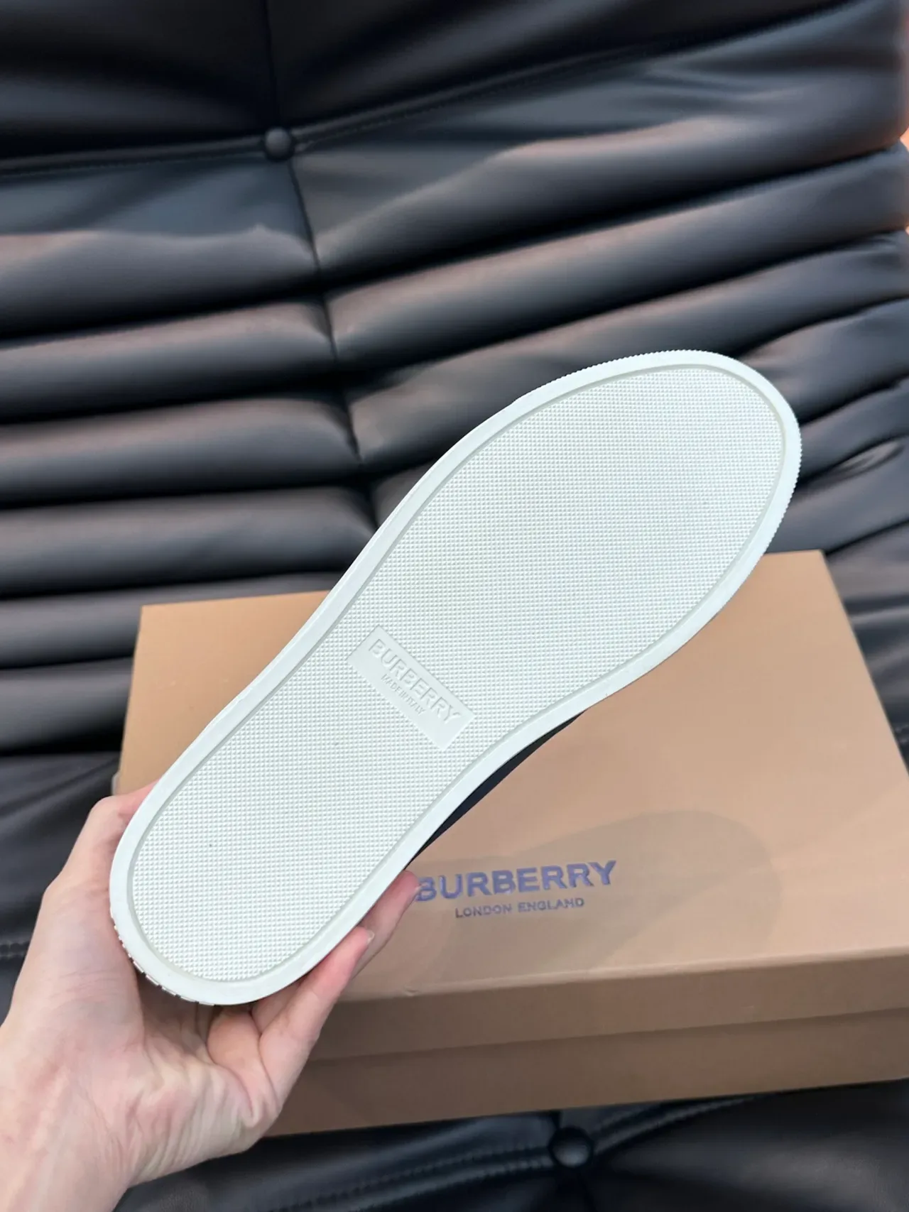 Burberry নেভি সাদা স্যুয়েড এবং লেদার চেক-প্যাটার্ন হিল প্যানেল লাইফস্টাইল স্নিকার্স 2