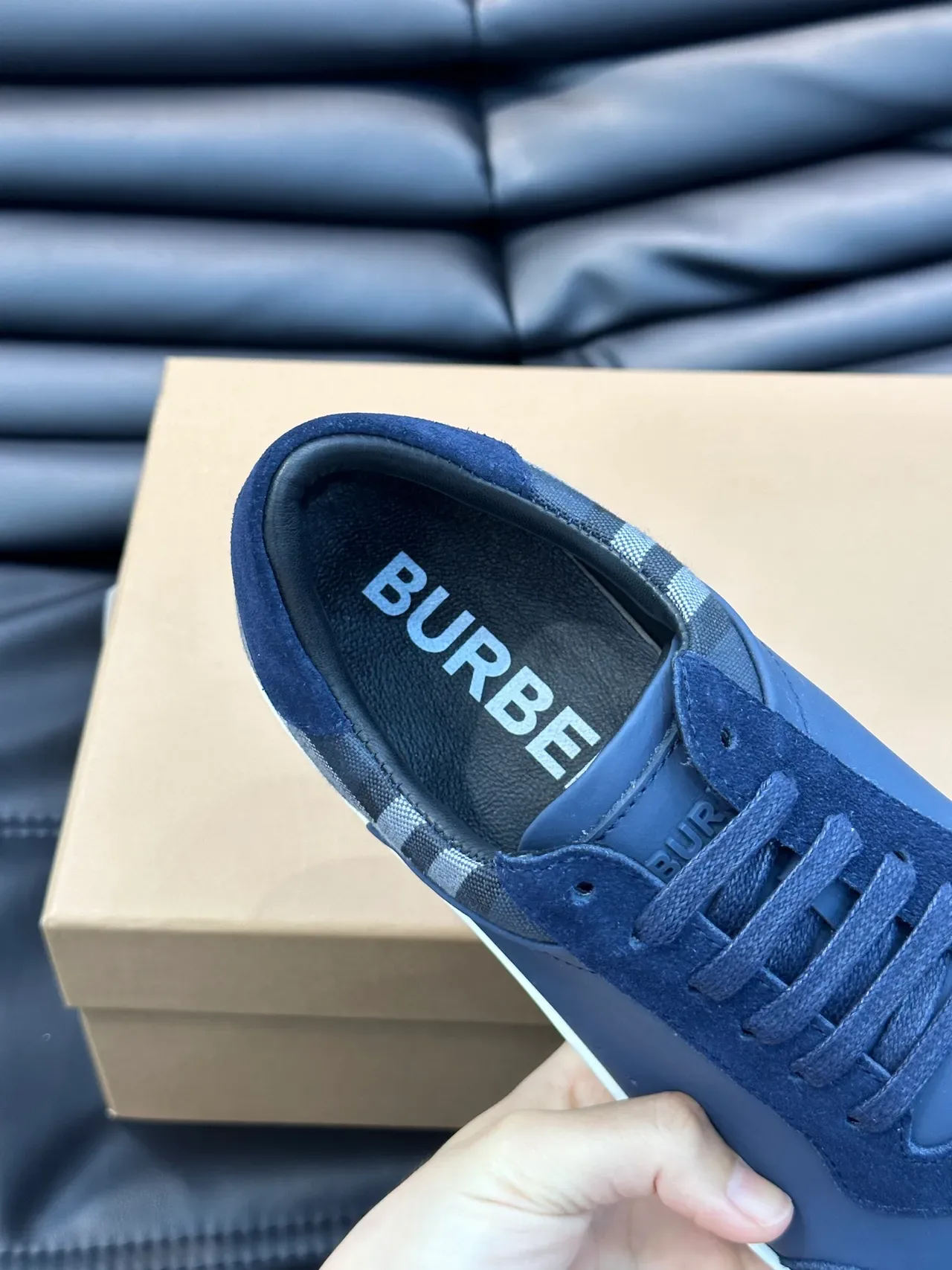 Burberry নেভি সাদা স্যুয়েড এবং লেদার চেক-প্যাটার্ন হিল প্যানেল লাইফস্টাইল স্নিকার্স 3