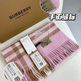 Burberry وشاح كشمير وردي وبني باترون مربعات حواف فرنجية