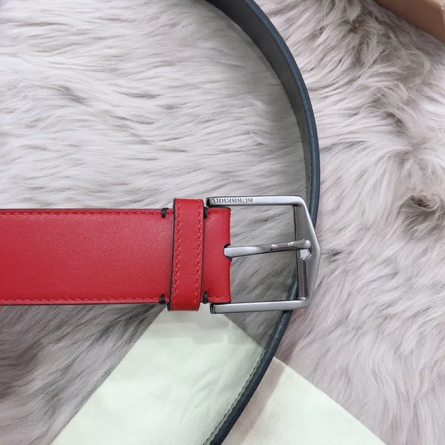 Burberry Ceinture en cuir rouge noir réversible avec boucle pin argentée 3