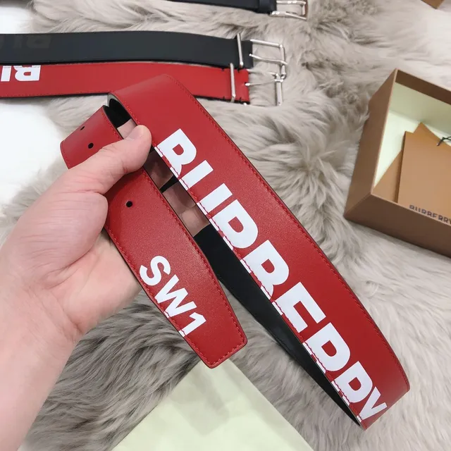 Burberry Ceinture en cuir rouge noir réversible avec boucle pin argentée 4