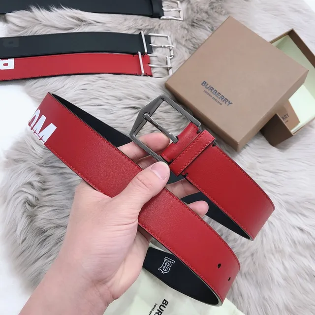 Burberry Ceinture en cuir rouge noir réversible avec boucle pin argentée 8
