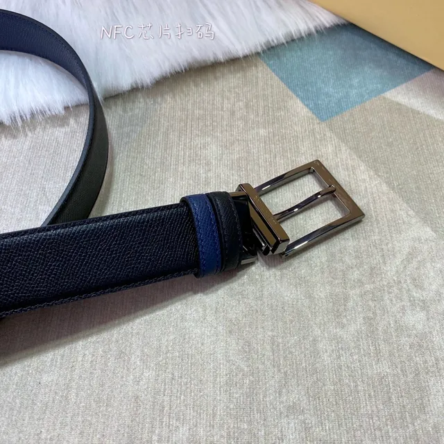 Burberry দ্বিমুখী কালো ও নৌনীল grain লেদার বেল্ট 4
