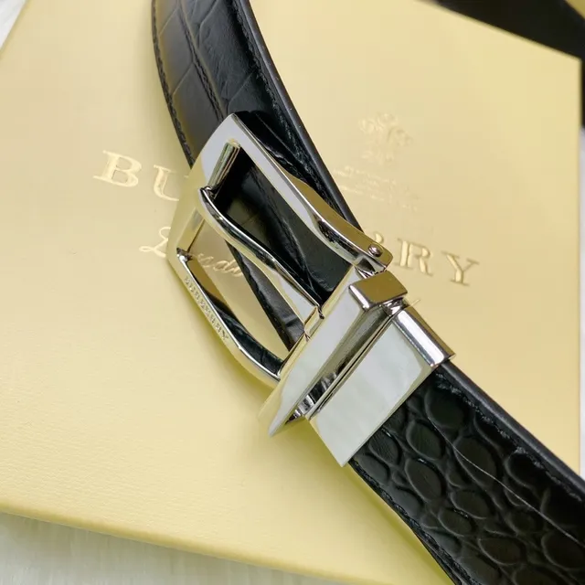 Burberry Reversible Crocodile et Alligator Embossé Ceinture en Cuir Noir 2