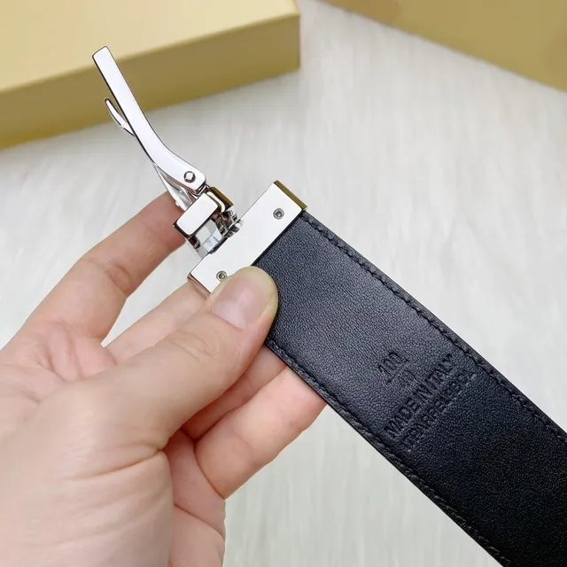 Burberry Reversible Crocodile et Alligator Embossé Ceinture en Cuir Noir 6