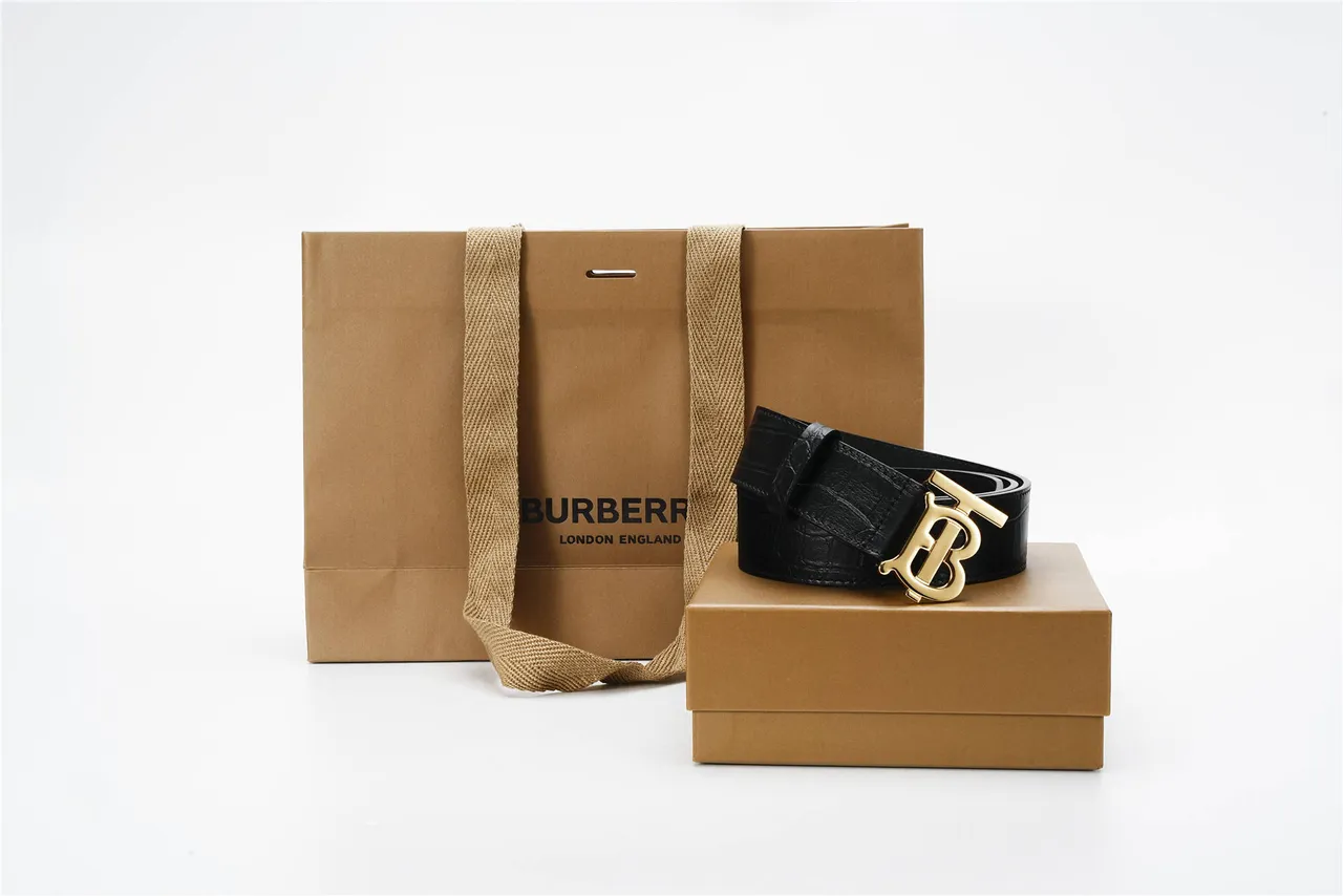 Burberry TB Belt Ceinture en cuir noir embossée crocodile 4