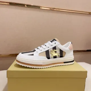Burberry सफेद भूरा पैनल्ड चमड़े और चेक फैब्रिक अपर सोने का इक्वेस्ट्रियन नाइट एमब्लेम जीवनशैली स्नीकर