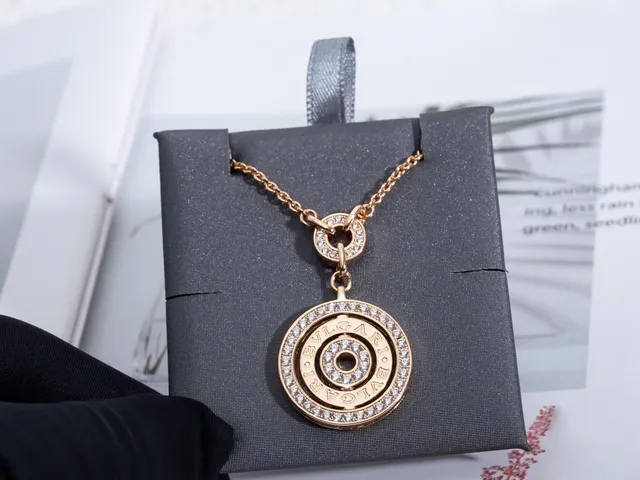 Bvlgari B.zero1 باڤيه مركزي ذهب وردي قلادة 4