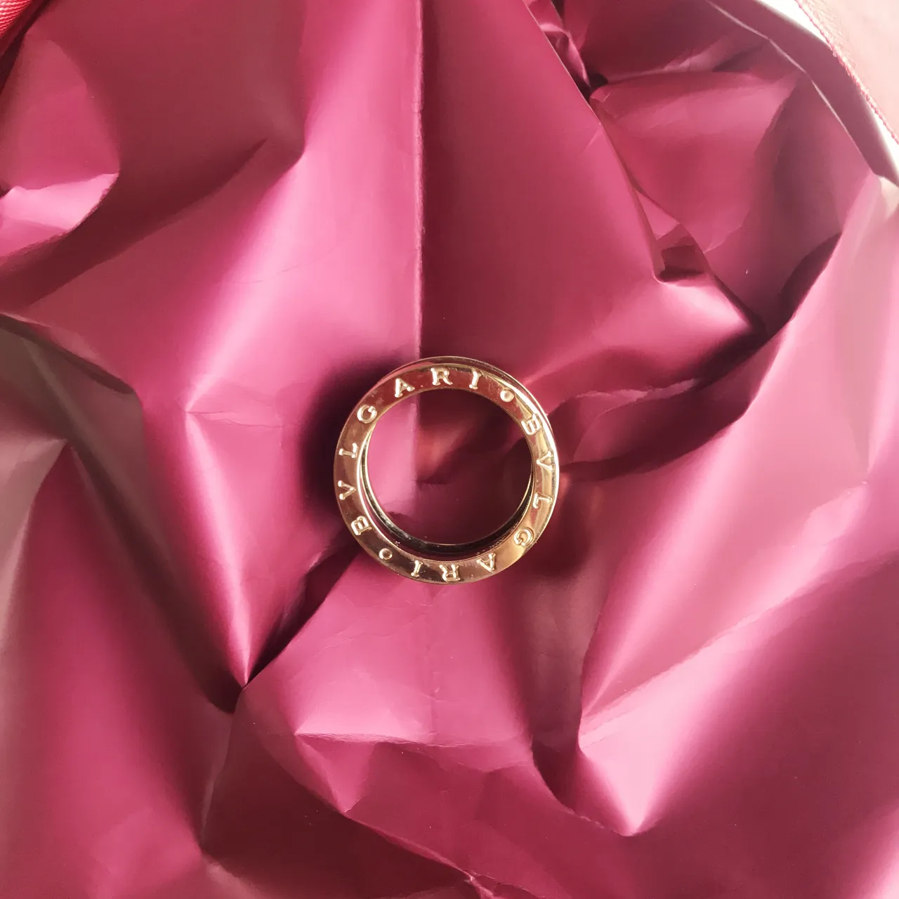 Bvlgari B.zero1 خاتم ذهبي وردي منحوت Logo 6