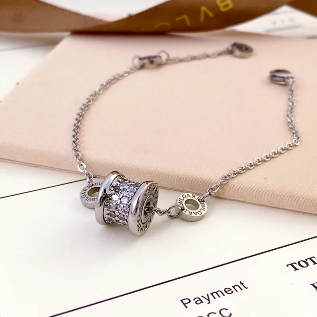 Bvlgari B.zero1 سوار ذهبي فضي تعويذة أسطوانية برميلية إعداد بافيه للكريستال 4